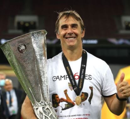 Rosa Maqueda husband Julen Lopetegui with the UEFA League Cup.